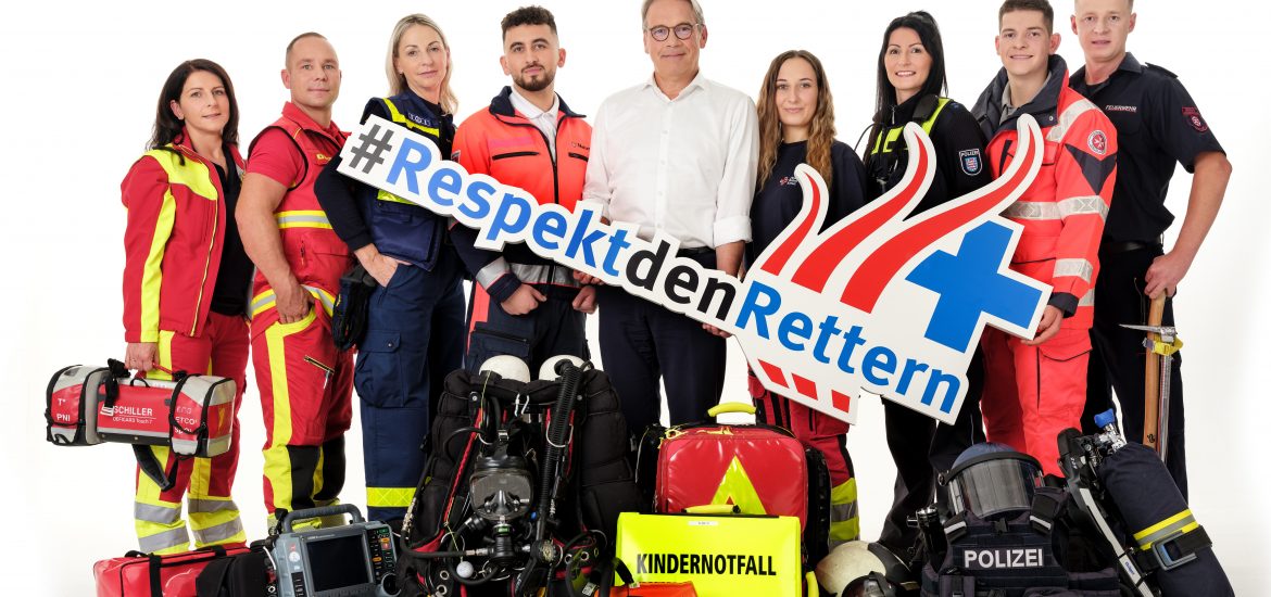 Kampagnenbild Respekt den Rettern Georg Maier mit Rettungskraeften
